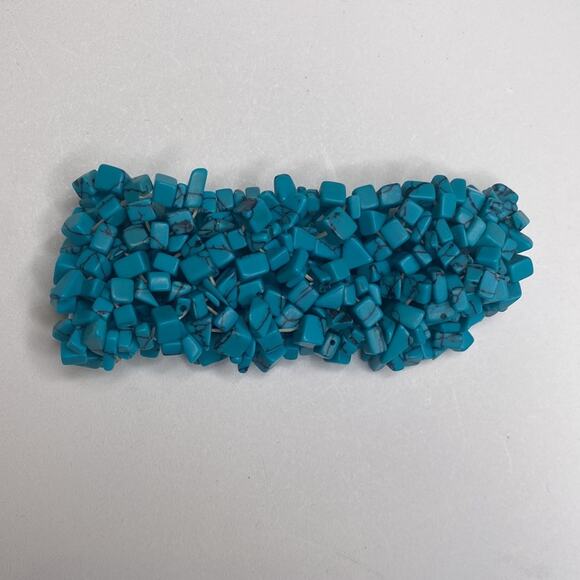 Women’s Turquoise Colored Chip/Stones Stretch Cuff Bracelet EUC OS - Picture 4 of 8